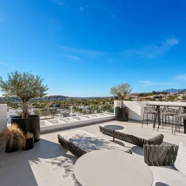 Venta de villa independiente en Nueva Andalucía