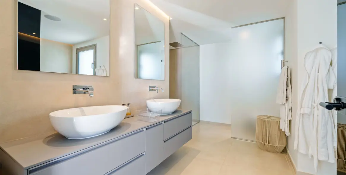 Sale of detached villa in Nueva Andalucía 16