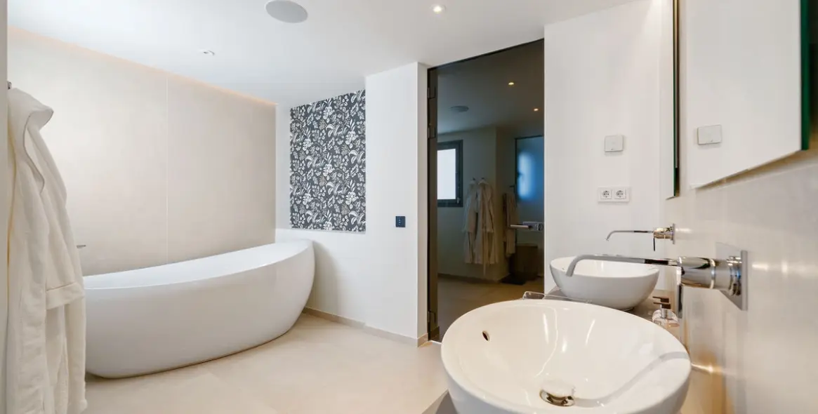Sale of detached villa in Nueva Andalucía 17
