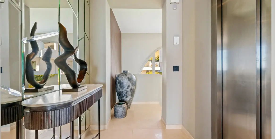 Sale of detached villa in Nueva Andalucía 24