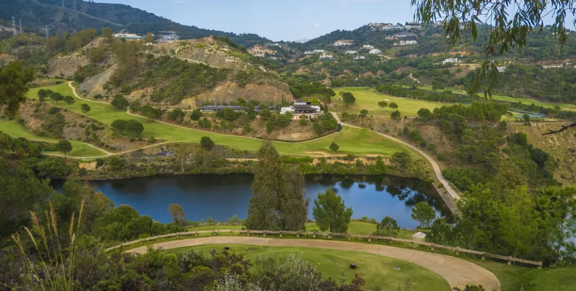 Продажа  жилого участка в La Zagaleta 1