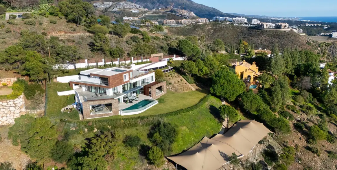 Продажа  отдельно стоящей виллы в Benahavís 1