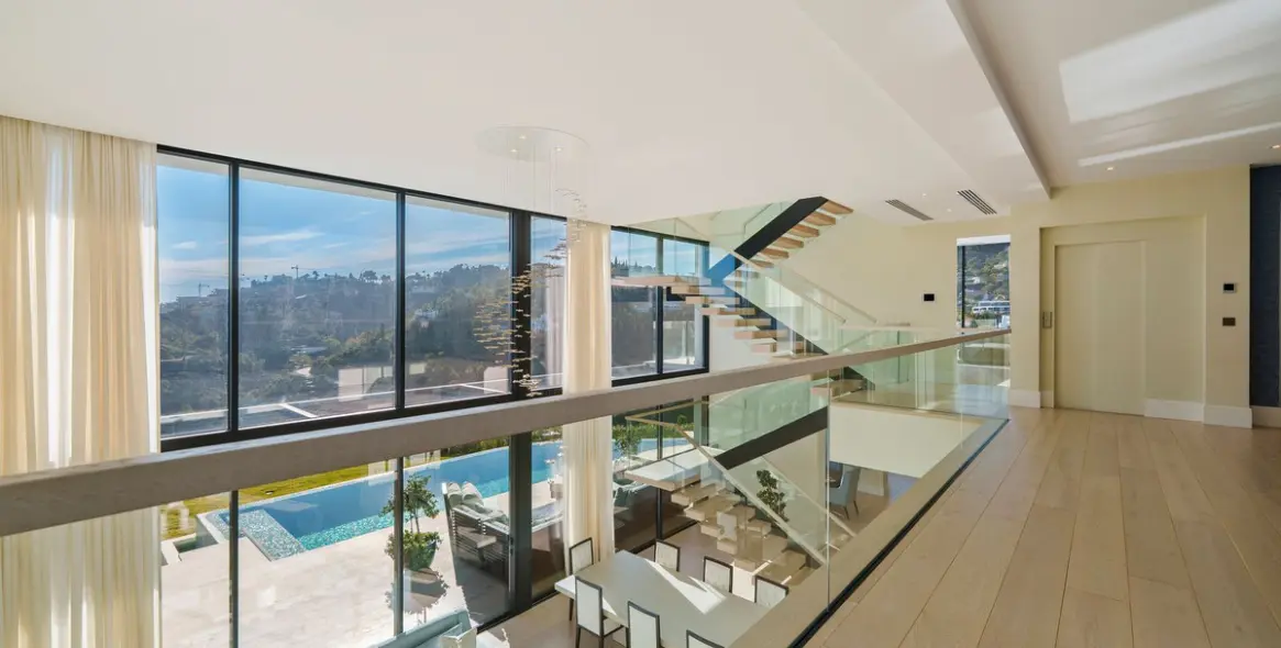 Продажа  отдельно стоящей виллы в Benahavís 25