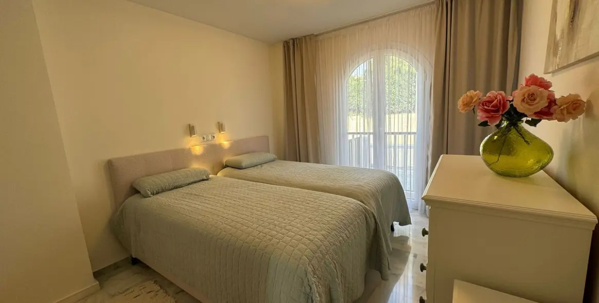 Долгосрочная аренда апартаментов на среднем этаже в Estepona 2