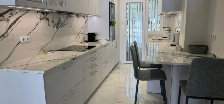 Долгосрочная аренда апартаментов на среднем этаже в Estepona 2