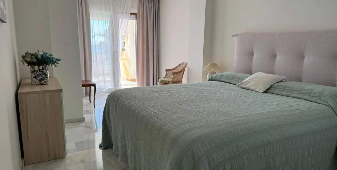 Долгосрочная аренда апартаментов на среднем этаже в Estepona 4