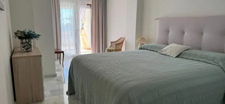 Долгосрочная аренда апартаментов на среднем этаже в Estepona 3