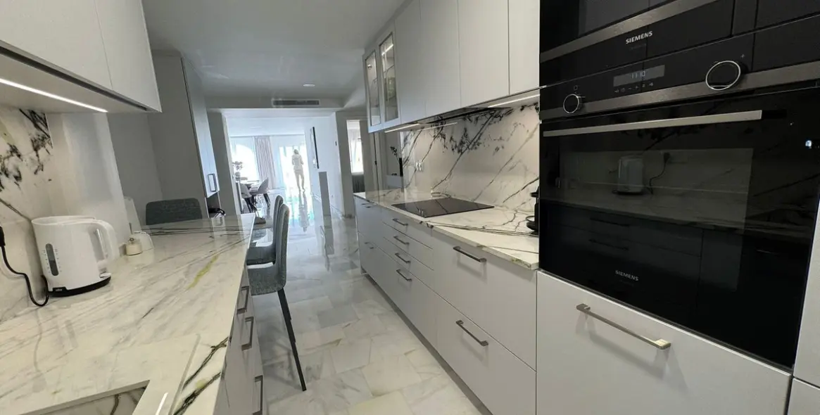 Долгосрочная аренда апартаментов на среднем этаже в Estepona 5