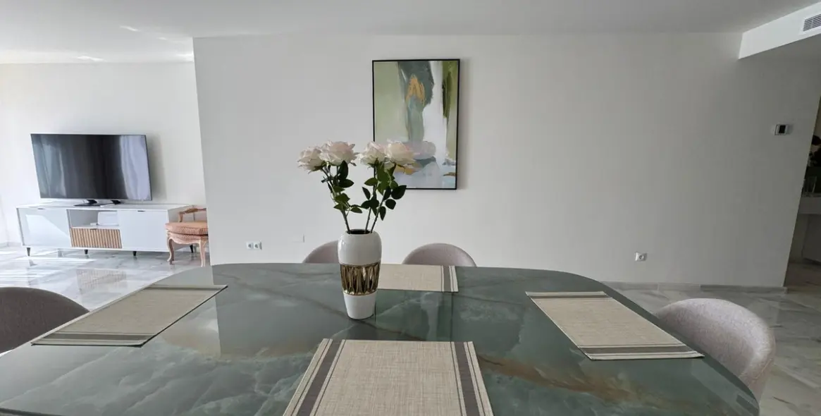 Долгосрочная аренда апартаментов на среднем этаже в Estepona 6