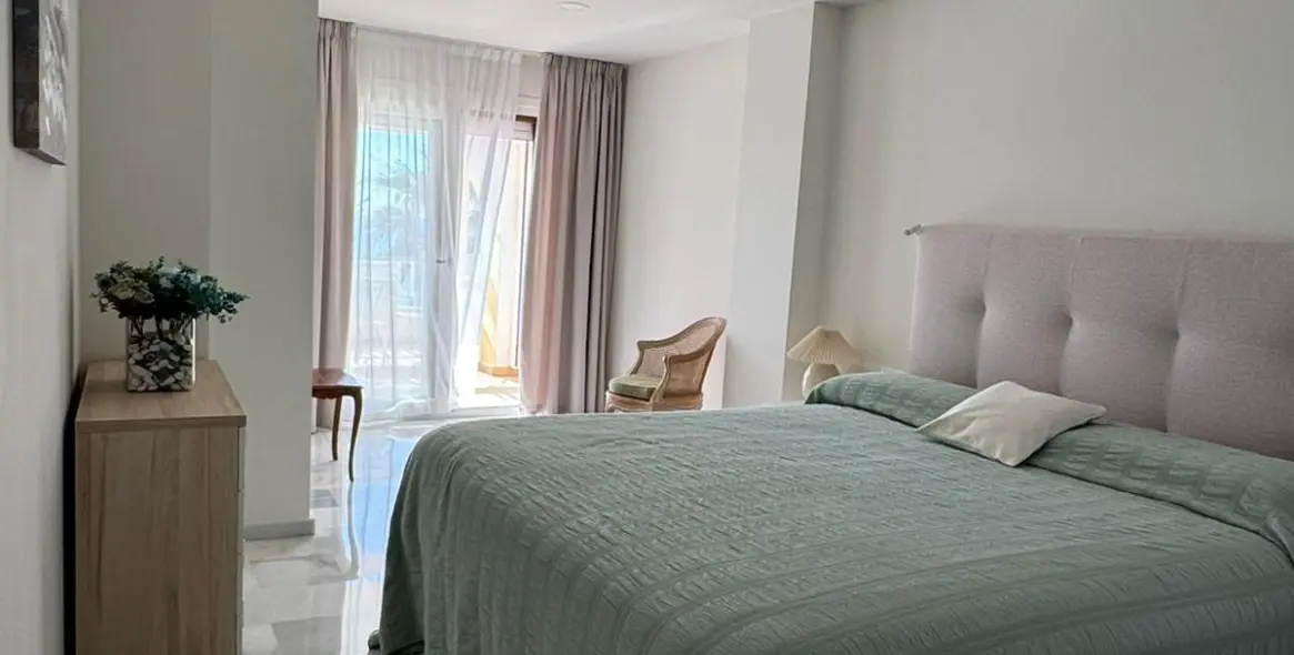 Долгосрочная аренда апартаментов на среднем этаже в Estepona 9