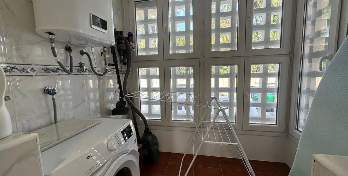 Долгосрочная аренда апартаментов на среднем этаже в Estepona 11