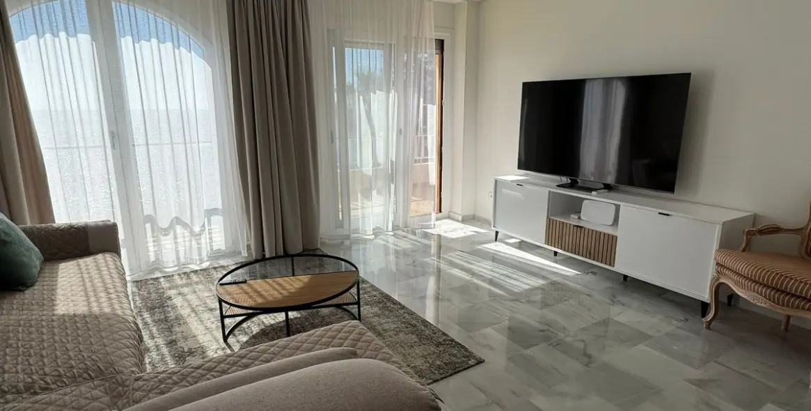 Долгосрочная аренда апартаментов на среднем этаже в Estepona 12