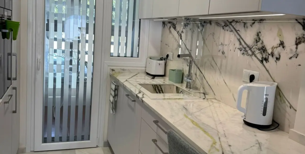 Долгосрочная аренда апартаментов на среднем этаже в Estepona 13