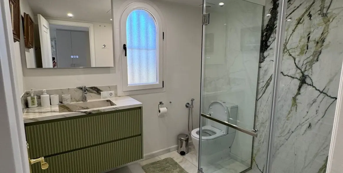 Долгосрочная аренда апартаментов на среднем этаже в Estepona 14