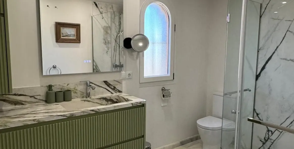 Долгосрочная аренда апартаментов на среднем этаже в Estepona 19