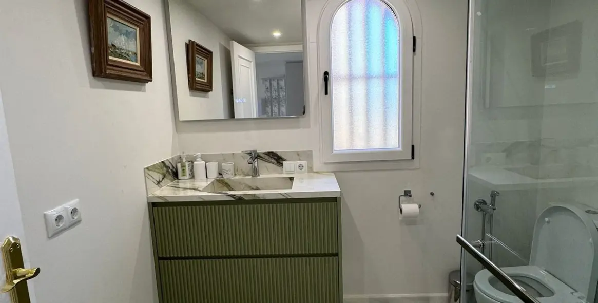 Долгосрочная аренда апартаментов на среднем этаже в Estepona 26