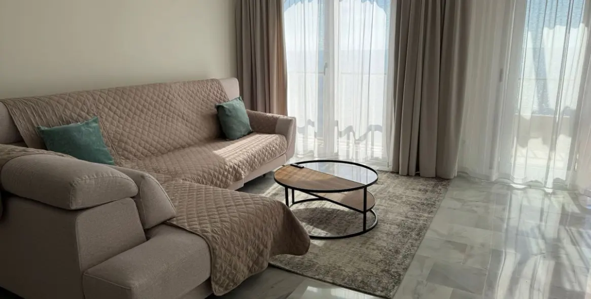 Долгосрочная аренда апартаментов на среднем этаже в Estepona 27