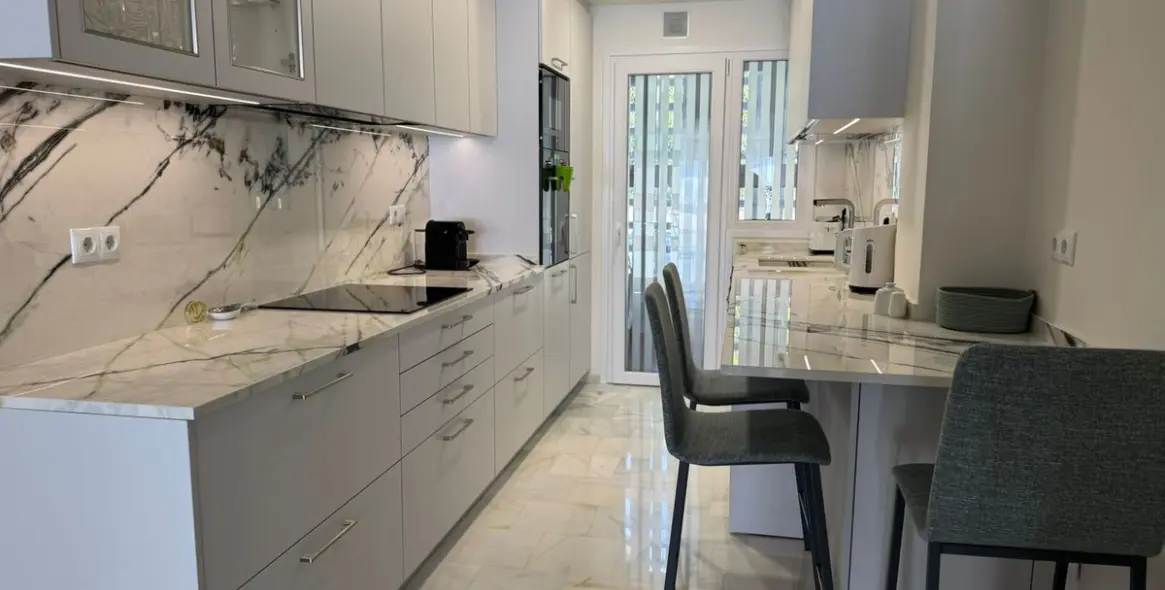 Долгосрочная аренда апартаментов на среднем этаже в Estepona 29