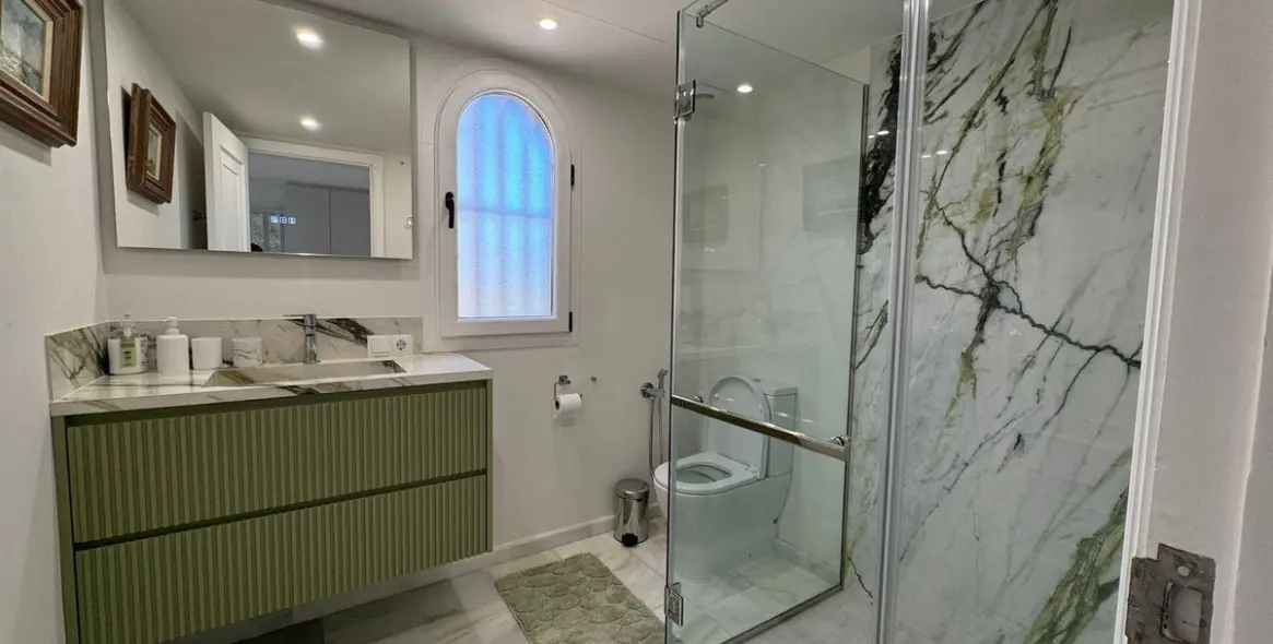 Долгосрочная аренда апартаментов на среднем этаже в Estepona 32