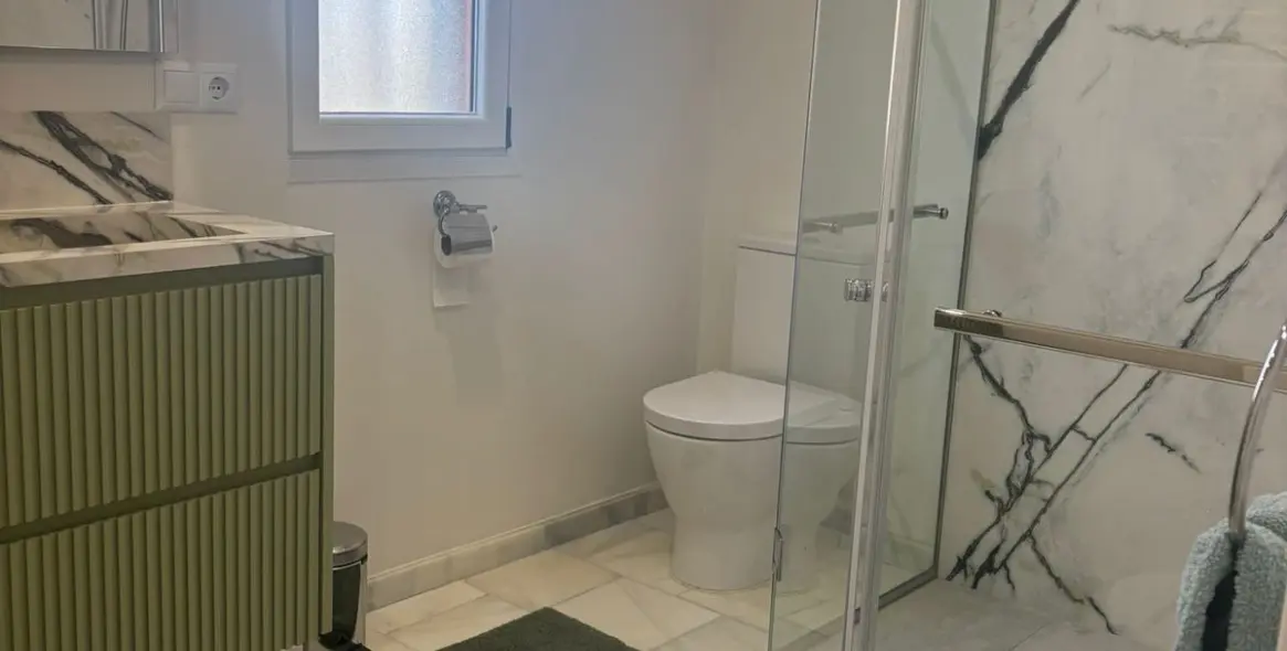 Долгосрочная аренда апартаментов на среднем этаже в Estepona 36