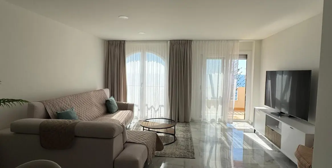 Долгосрочная аренда апартаментов на среднем этаже в Estepona 25