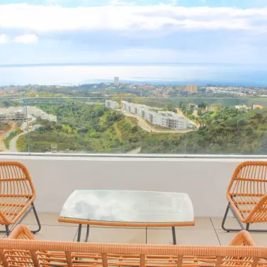 Alquiler a largo plazo de apartamento en planta media en Altos de los Monteros