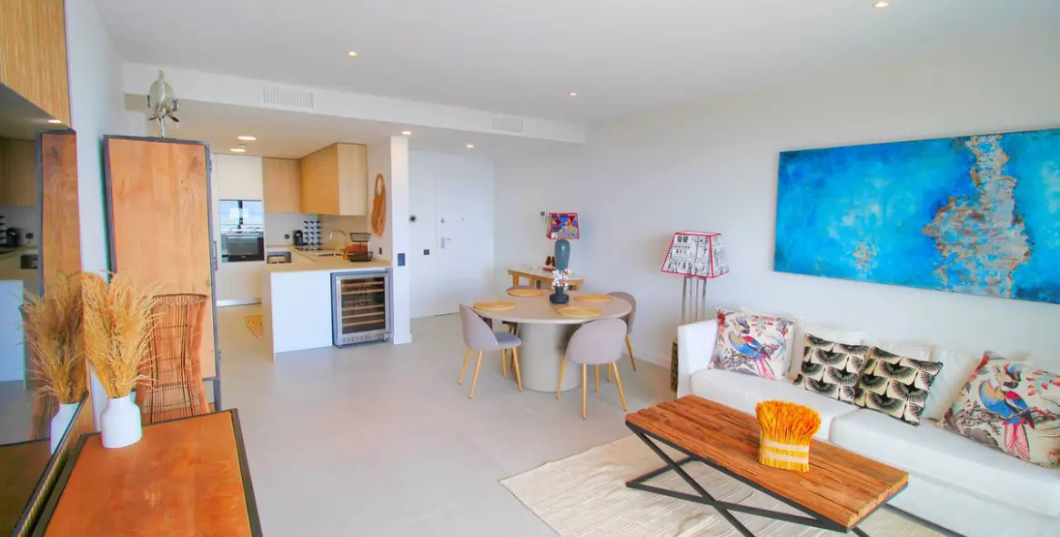 Alquiler a largo plazo de apartamento en planta media en Altos de los Monteros 2