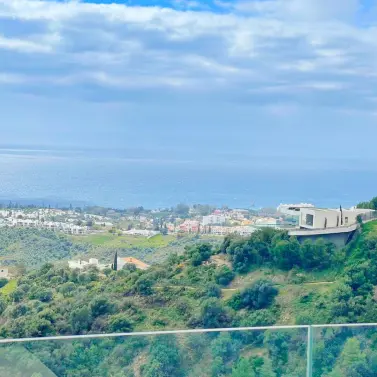 Alquiler a largo plazo de apartamento en planta media en Altos de los Monteros