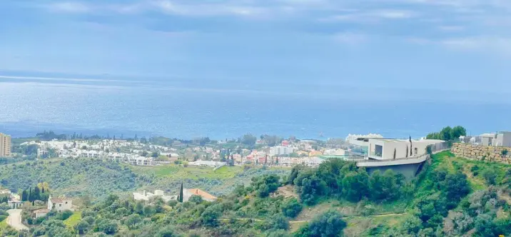 Alquiler a largo plazo de apartamento en planta media en Altos de los Monteros 3