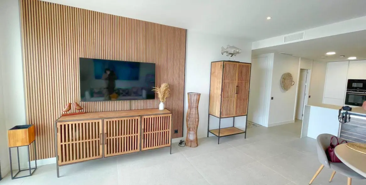 Alquiler a largo plazo de apartamento en planta media en Altos de los Monteros 7