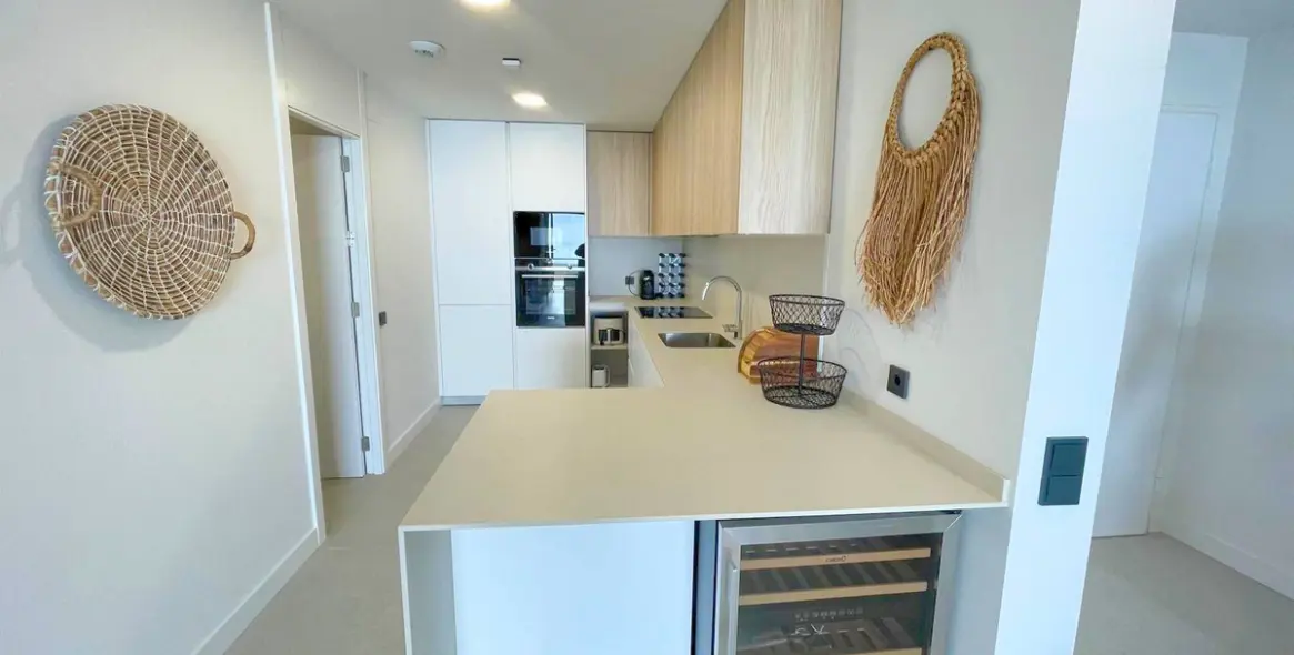 Alquiler a largo plazo de apartamento en planta media en Altos de los Monteros 10