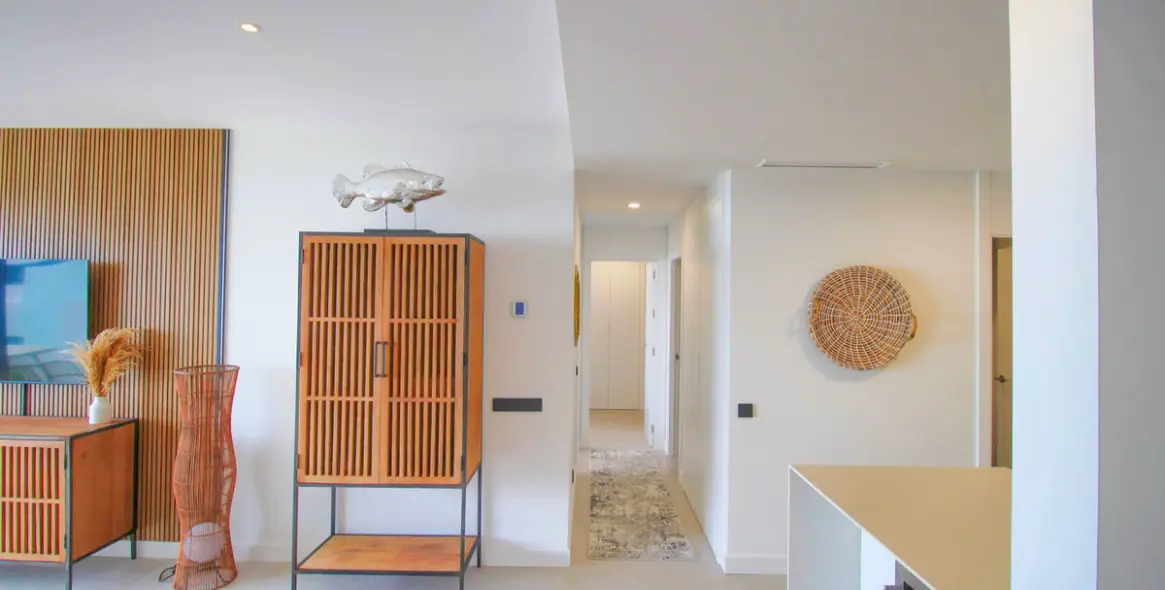 Alquiler a largo plazo de apartamento en planta media en Altos de los Monteros 11