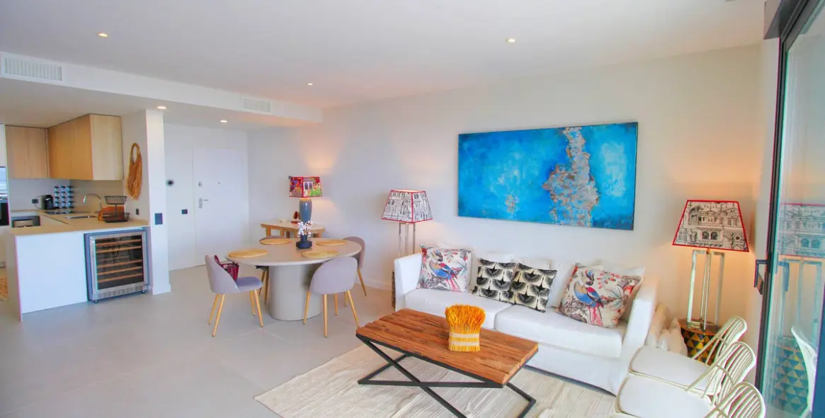 Alquiler a largo plazo de apartamento en planta media en Altos de los Monteros 12