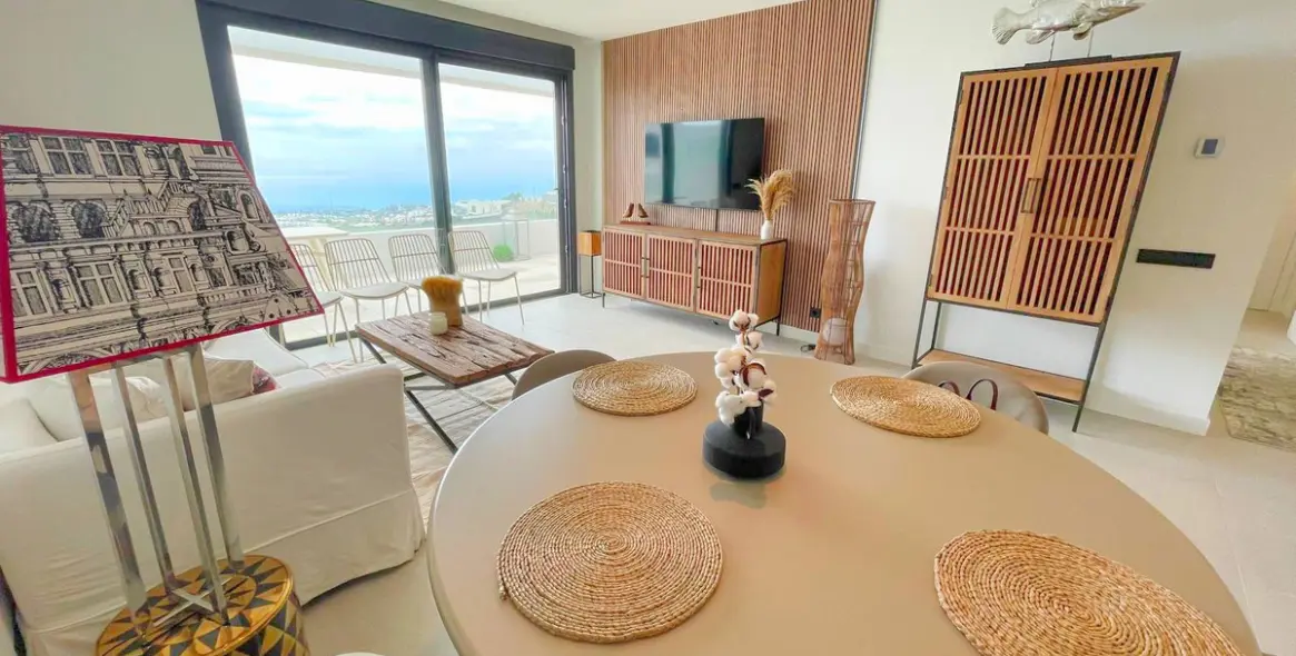 Alquiler a largo plazo de apartamento en planta media en Altos de los Monteros 15