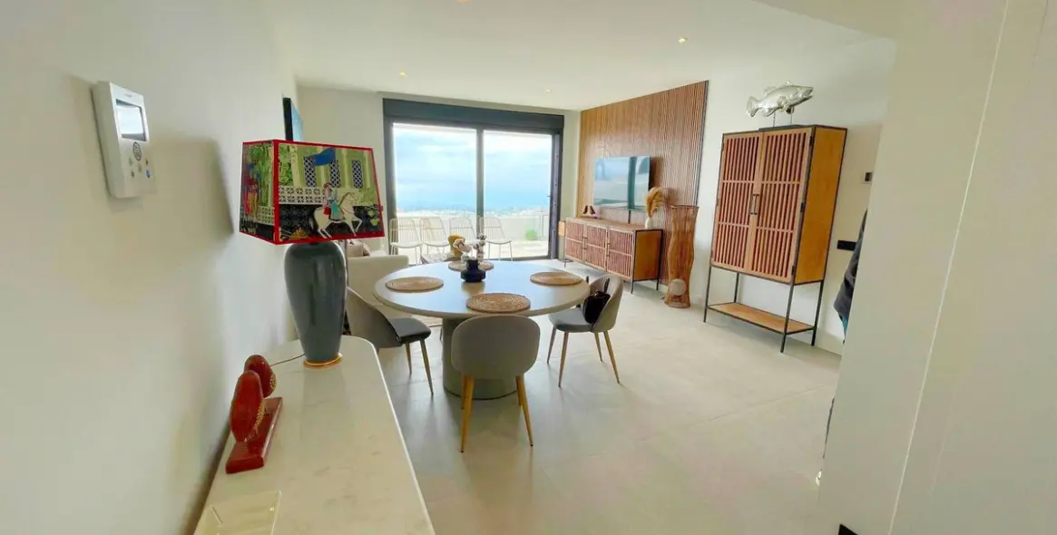 Alquiler a largo plazo de apartamento en planta media en Altos de los Monteros 16