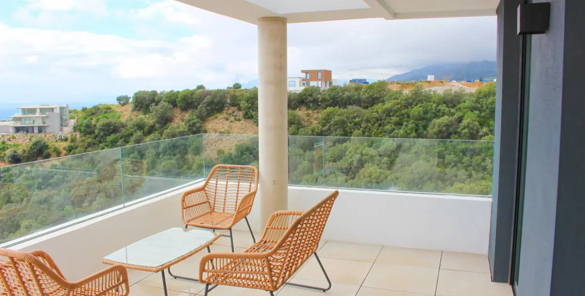 Alquiler a largo plazo de apartamento en planta media en Altos de los Monteros 19