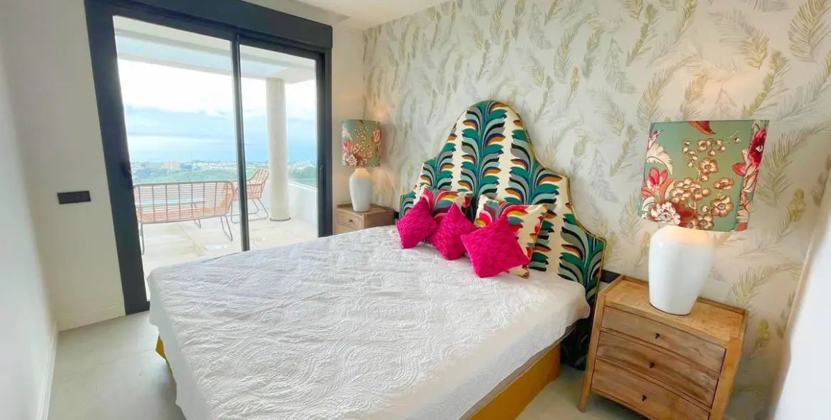 Alquiler a largo plazo de apartamento en planta media en Altos de los Monteros 21