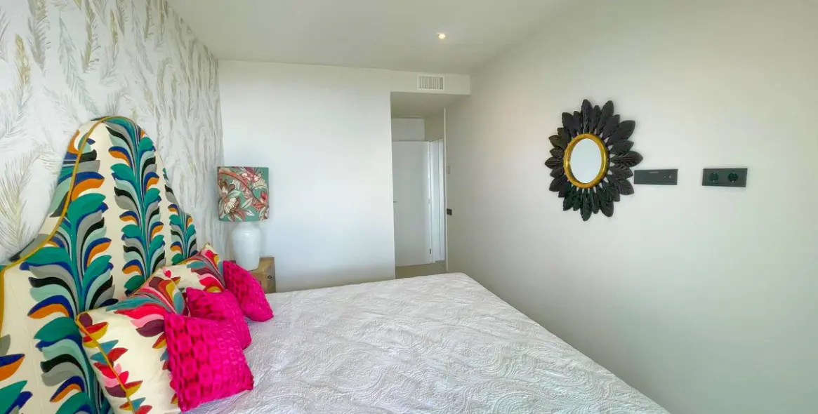 Alquiler a largo plazo de apartamento en planta media en Altos de los Monteros 22