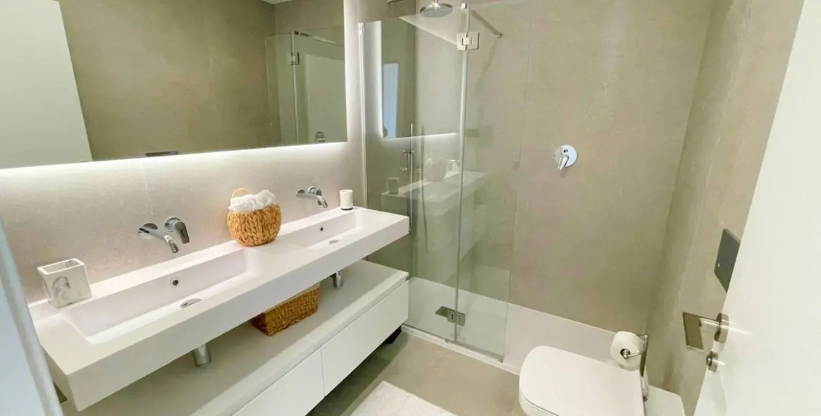 Alquiler a largo plazo de apartamento en planta media en Altos de los Monteros 23