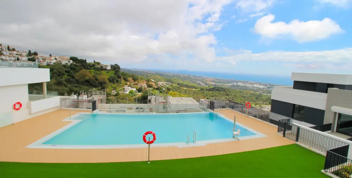 Alquiler a largo plazo de apartamento en planta media en Altos de los Monteros 29