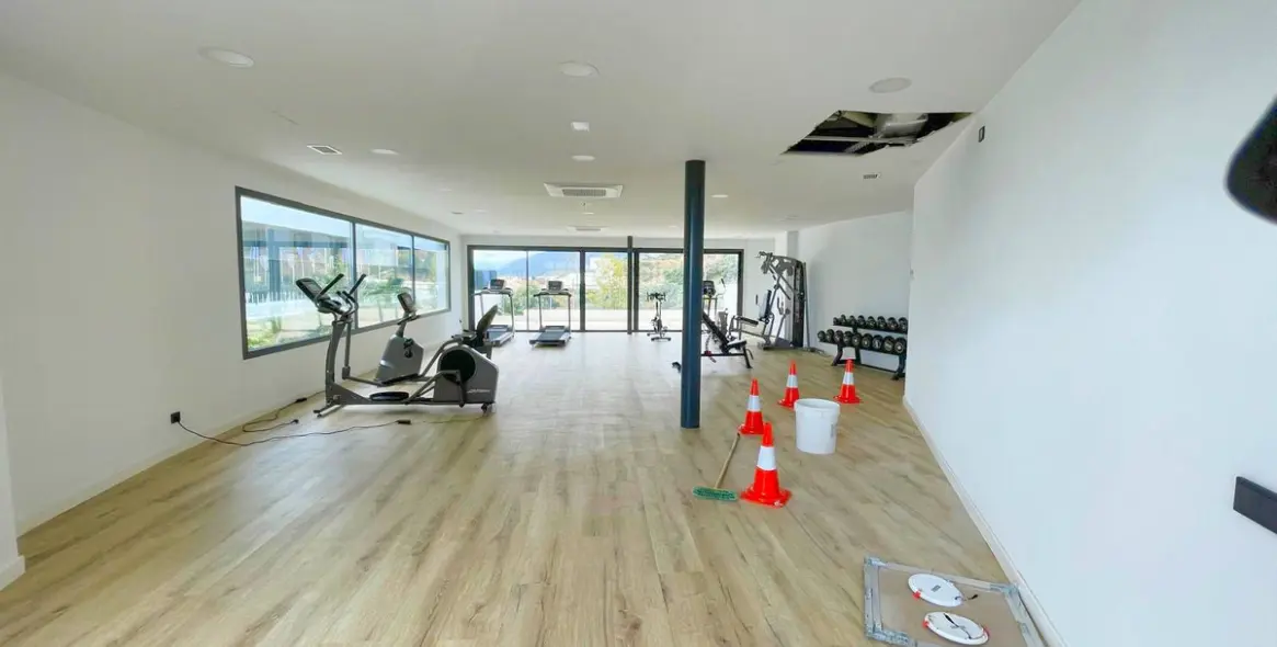 Alquiler a largo plazo de apartamento en planta media en Altos de los Monteros 32