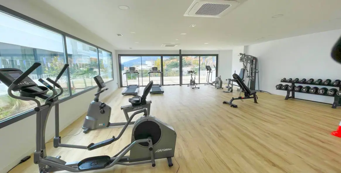 Alquiler a largo plazo de apartamento en planta media en Altos de los Monteros 33