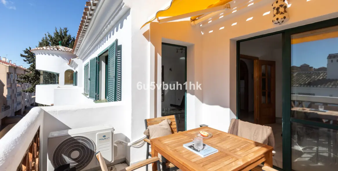 Sale of middle floor apartment in Benalmadena Costa 3