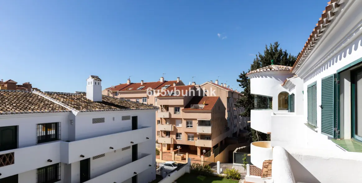 Sale of middle floor apartment in Benalmadena Costa 4