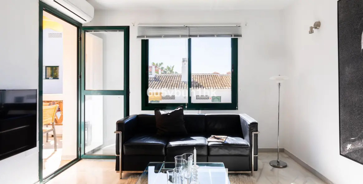 Sale of middle floor apartment in Benalmadena Costa 10