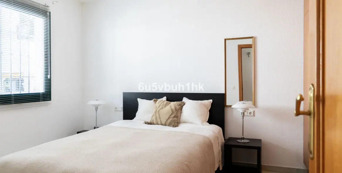 Sale of middle floor apartment in Benalmadena Costa 18