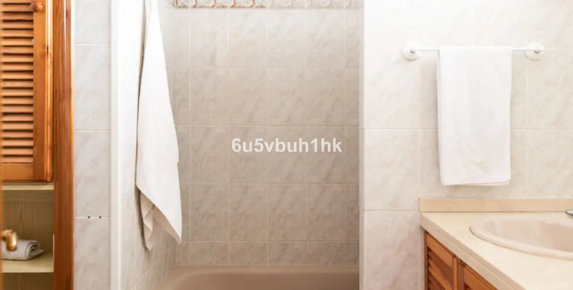 Sale of middle floor apartment in Benalmadena Costa 20