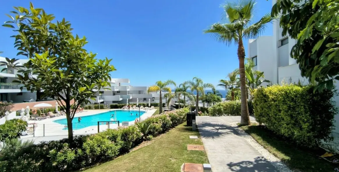 Sale of ground floor apartment in La Duquesa 1