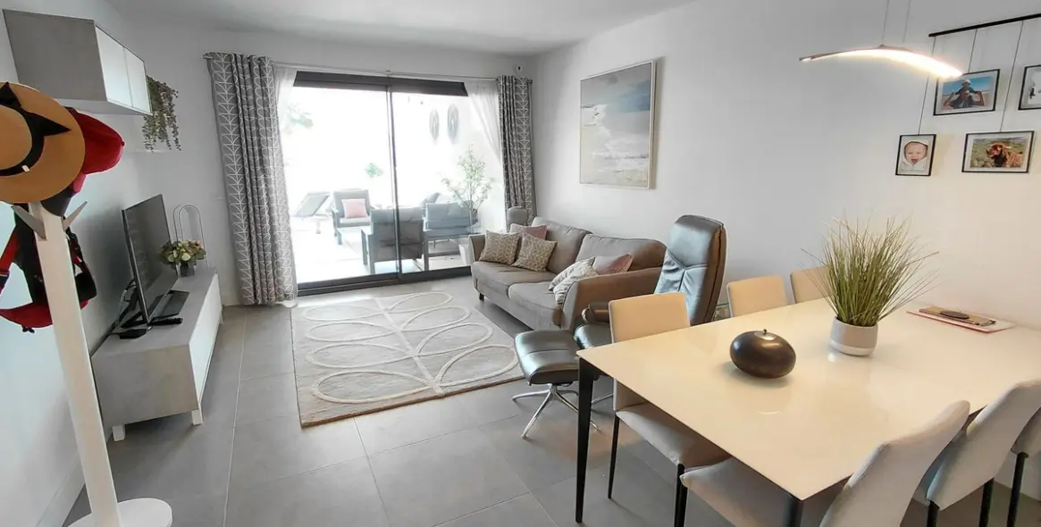 Sale of ground floor apartment in La Duquesa 2