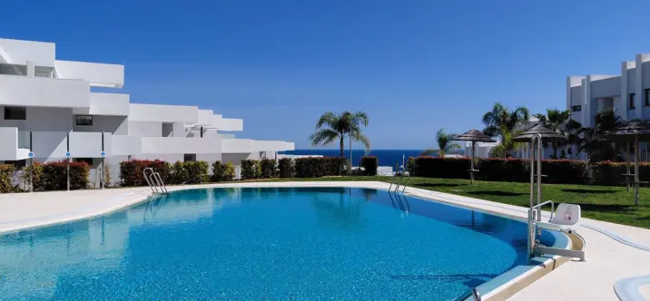 Sale of ground floor apartment in La Duquesa 3